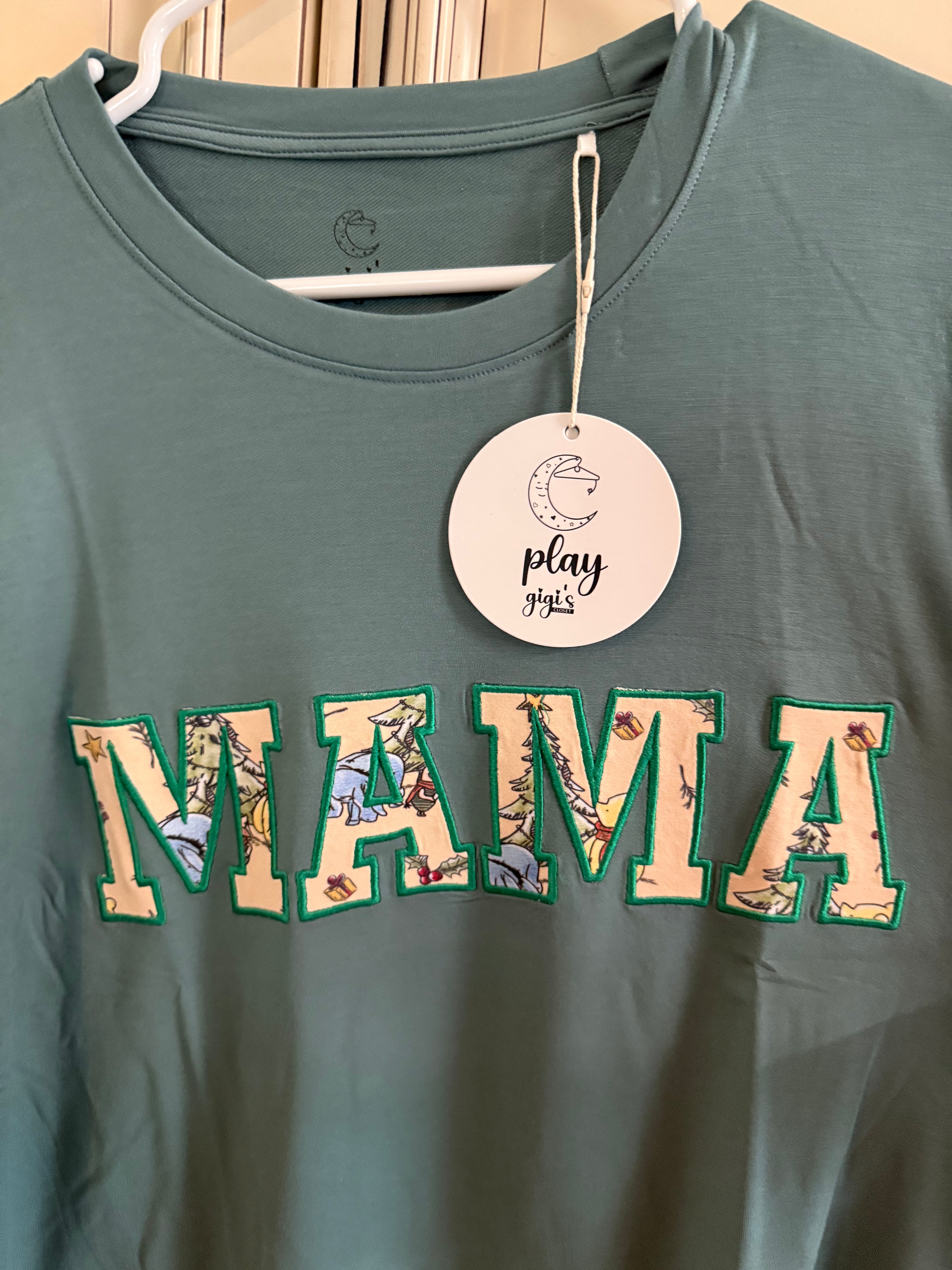 Classic Pooh Christmas - MAMA Sweatshirt