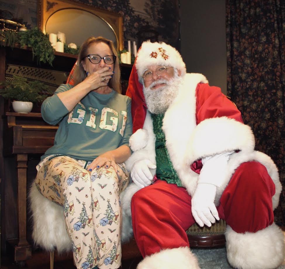 Classic Pooh Christmas - GIGI Sweatshirt