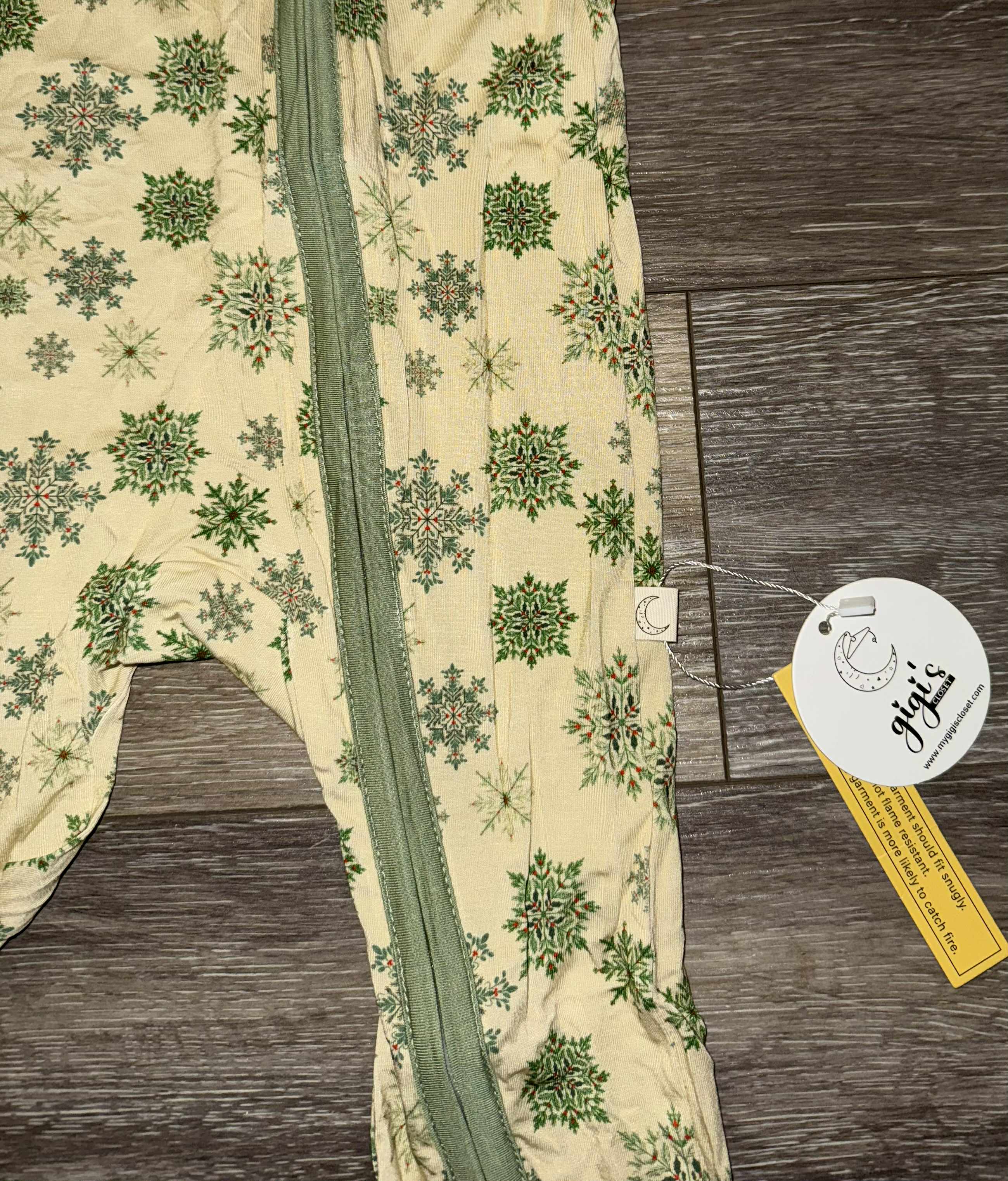 Snowflakes - Long Sleeve Zippy