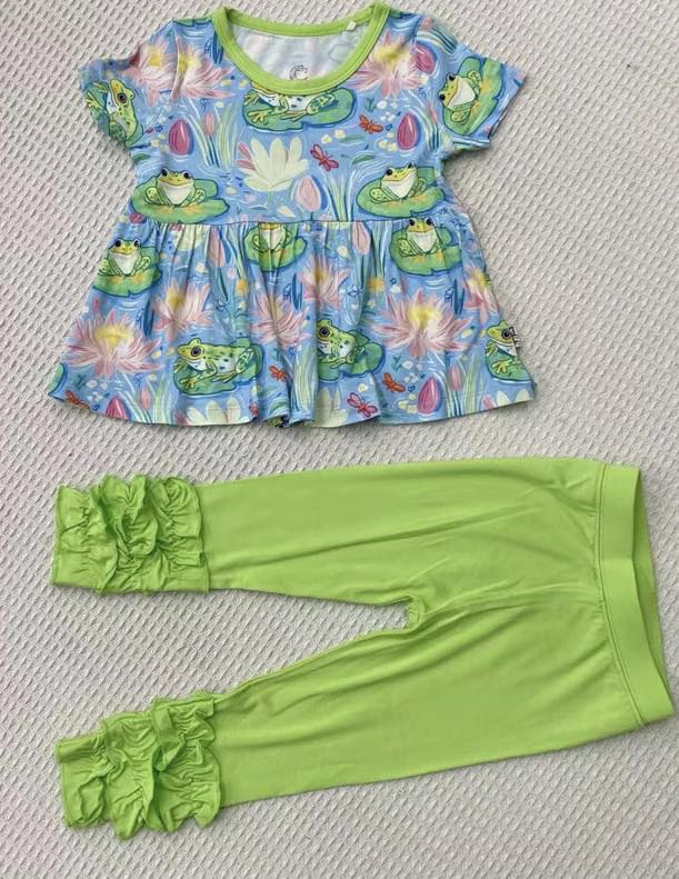 Sweet Frog - 2 Piece Short Sleeve and Ruffle Bottoms Set
